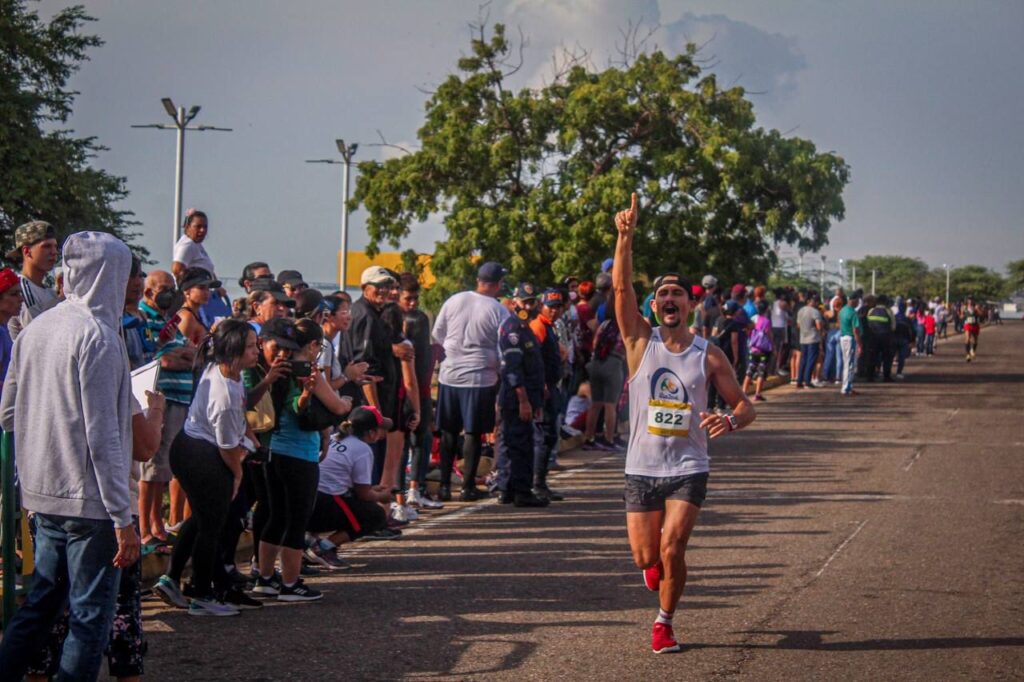 El mirandino Juan Valladares y el colombiano Jeisson Suárez se apoderaron de la Media Maratón Ciudad de Maracaibo 2022 