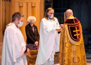 Inglaterra tiene su primer sacerdote no binario 